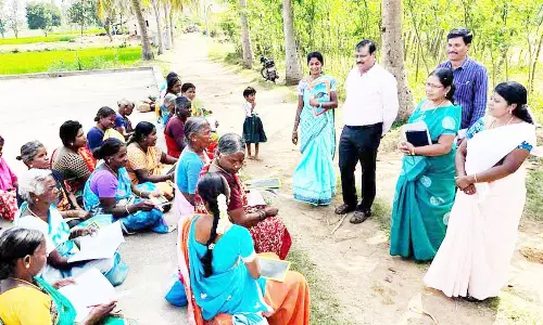 புதிய பாரத எழுத்தறிவு திட்ட செயல்பாடுகள் குறித்து அதிகாரி ஆய்வு