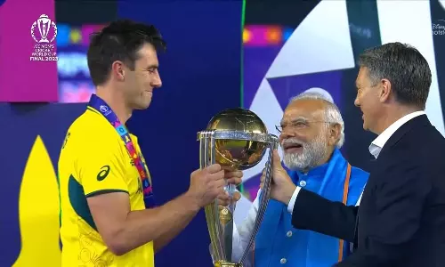 ஆஸ்திரேலிய அணிக்கு உலகக் கோப்பையை வழங்கிய பிரதமர் மோடி