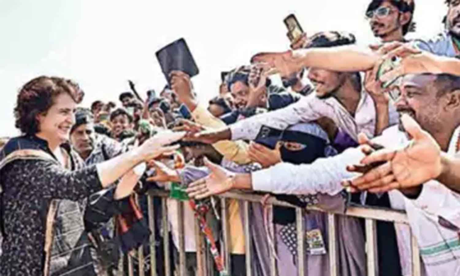 'நாட்டு நாட்டு' பாடல் பாடி பிரியங்கா காந்தி பிரசாரம்: கட்சிகள் இடையே ரகசிய தொடர்பு உள்ளதாக ஆவேசம்