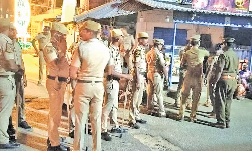 தாழ்த்தப்பட்டோருக்கு அனுமதி மறுப்பு: குளித்தலை கோவில் கும்பாபிஷேக விழாவில் இரு தரப்பினர் மோதல்