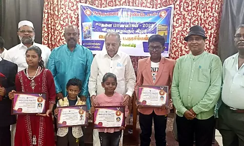 நந்தவனம் பவுண்டேஷன் சார்பில் - சாதனை மாணவர்களுக்கு விருது வழங்கும் விழா