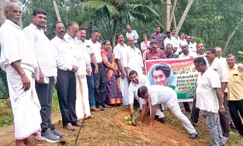 திருவட்டார் கிழக்கு வட்டார காங்கிரஸ் சார்பில் இந்திரா காந்தி பிறந்த நாள் விழா