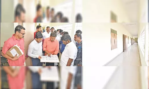 பாராளுமன்ற  தோ்தல் வாக்கு எண்ணும் மையத்தை கலெக்டர் ஆய்வு