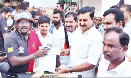 மூலனூர் வந்த தி.மு.க. இளைஞரணி மாநாடு வாகன பிரசார பேரணிக்கு அமைச்சர் வரவேற்பு