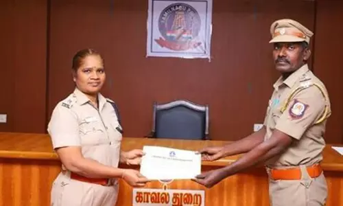 சிறப்பாக பணியாற்றிய போலீசாருக்கு ஏ.டி.எஸ்.பி. பாராட்டு சான்று