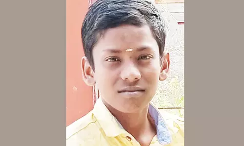 பள்ளி வகுப்பறையில் 10-ம் வகுப்பு மாணவன் தற்கொலை