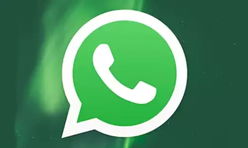 வாட்ஸ் அப் குழுவில் மோதல்: காங்கிரசுக்கு எதிராக பதிவிட்ட 3 பேருக்கு கத்திக்குத்து