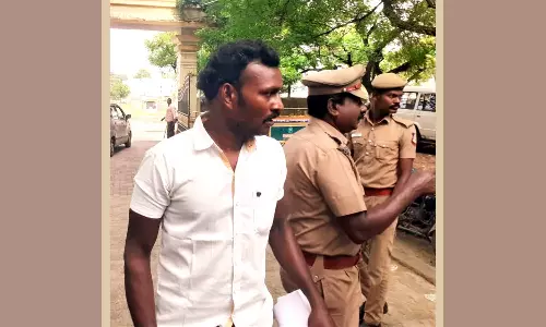 நெல்லை கலெக்டர் அலுவலகத்தில் 4 பேர் தீக்குளித்து தற்கொலை செய்த வழக்கை விரைந்து விசாரிக்க வேண்டும்- உயிரிழந்தவரின் சகோதரர் கலெக்டரிடம் மனு