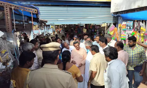 சேலம் கோட்டை மாரியம்மன் கோவிலில்  உயர்நீதிமன்ற நீதிபதி திடீர் ஆய்வு