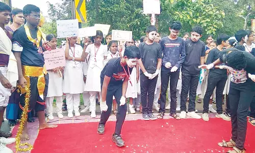 சாலை பாதுகாப்பு விழிப்புணர்வு நிகழ்ச்சி