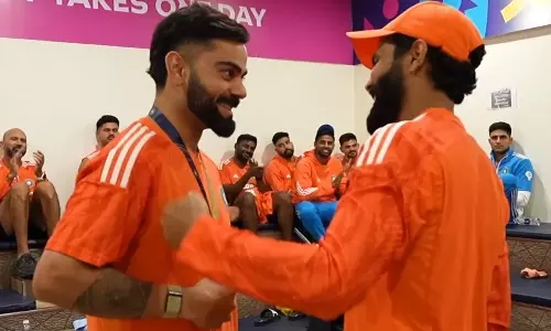 முதலும் நீ.. முடிவும் நீ.. சிறந்த பீல்டர் விருதை தட்டிச் சென்ற விராட்