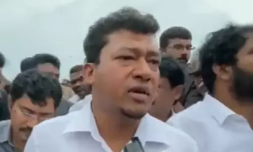 துறைமுகத்தில் தீவிபத்து.. இது தான் காரணம்? களத்திற்கு விரைந்த அமைச்சர்..