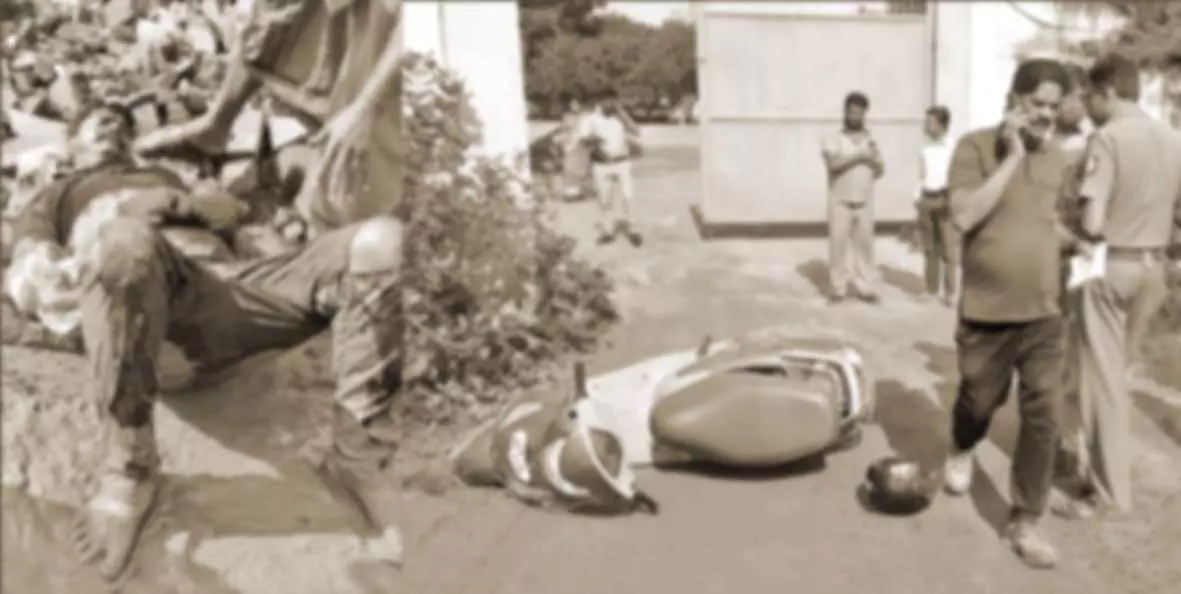 நெல்லை டவுனில் ரியல் எஸ்டேட் அதிபருக்கு சரமாரி அரிவாள் வெட்டு நெல்லை டவுனில் ரியல் எஸ்டேட் அதிபருக்கு சரமாரி அரிவாள் வெட்டு