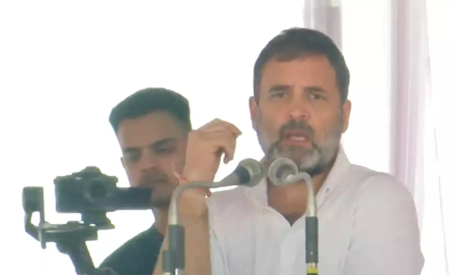 அதானி பிக்பாக்கெட் அடிக்கும்போது மக்களின் கவனத்தை திசை திருப்புவதுதான் மோடியின் வேலை: ராகுல் விமர்சனம் அதானி பிக்பாக்கெட் அடிக்கும்போது மக்களின் கவனத்தை திசை திருப்புவதுதான் மோடியின் வேலை: ராகுல் விமர்சனம்