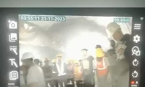 உத்தரகாண்ட் சுரங்கத்தில் சிக்கியுள்ள தொழிலாளர்கள் எப்படி உள்ளார்கள்?- முதல் வீடியோ வெளியீடு