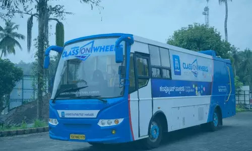 அரசுப் பள்ளிக் குழந்தைகளுக்கு கணினிக் கல்வியை வழங்குவதற்காக டிஜிட்டல் பேருந்து