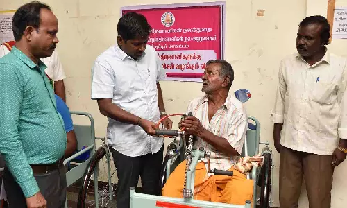 மாற்றுத்திறனாளிகளுக்கு 3 சக்கர மிதிவண்டி கலெக்டர்  வழங்கினார்