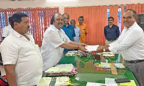 சாலை-வாய்க்கால் பணியை விரைந்து முடிக்க வேண்டும்