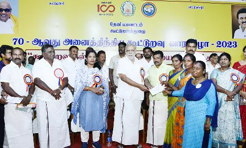 தேனி கூட்டுறவு வாரவிழாவில் 2,215 பயனாளிகளுக்கு ரூ.20 கோடி மதிப்பிலான நலத்திட்ட உதவிகள் -அமைச்சர் இ.பெரியசாமி வழங்கினார்