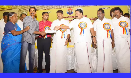 பயனாளிகளுக்கு நலத்திட்ட உதவிகளை அமைச்சர் வழங்கினார்