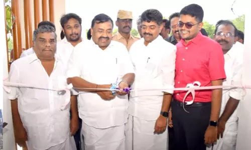 புதிய பள்ளி கட்டிடம்; அமைச்சர் திறப்பு