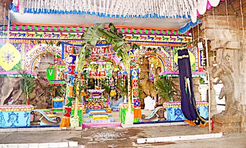 கள்ளழகர் கோவிலில் யாகசாலை பூஜைகள் தொடங்கின