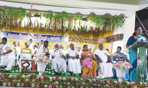 சாதி-மதத்தின் பெயரால் பிரித்து காழ்ப்புணர்ச்சி ஏற்படுத்துவதில் தான் கவனம் செலுத்துகின்றனர்