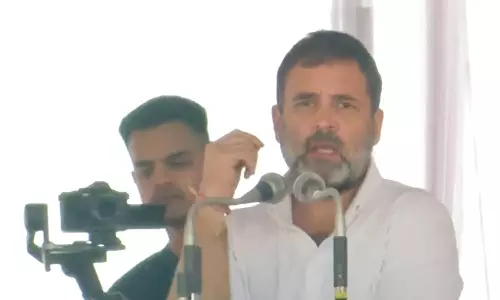 அதானி பிக்பாக்கெட் அடிக்கும்போது மக்களின் கவனத்தை திசை திருப்புவதுதான் மோடியின் வேலை: ராகுல் விமர்சனம்