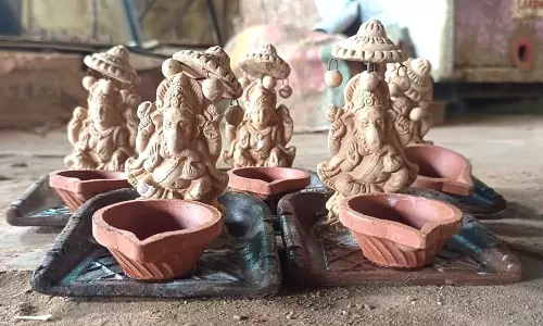 திண்டுக்கல்லில் திருக்கார்த்திகை விழாவிற்காக விளக்குகள் தயாரிப்பு மும்முரம்