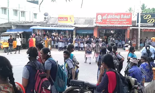 தொண்டாமுத்தூர், போளுவாம்பட்டி, நரசிபுரம் பகுதியில் குறித்த நேரத்தில் பஸ்கள் வராததால் மாணவர்கள் அவதி