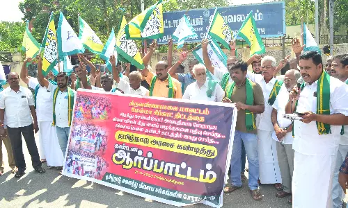 கோவை தாலுகா அலுவலகம் முன்பு விவசாயிகள் சங்கம் ஆர்ப்பாட்டம்