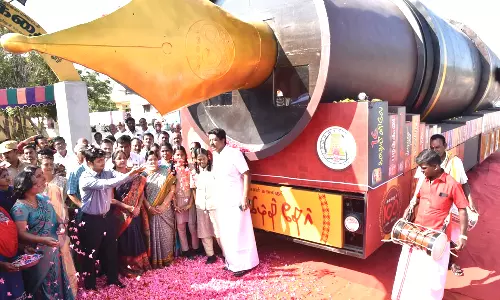 முத்தமிழ் தேர் அலங்கார ஊர்திக்கு கோவையில் உற்சாக வரவேற்பு