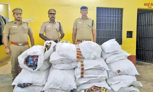 வீட்டில் பதுக்கிய 300 கிலோ போதை பொருட்கள் பறிமுதல்