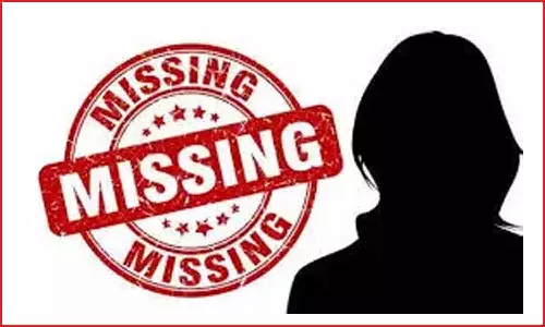 2 மாணவிகள் வேலூர் மார்க்கெட்டில் மீட்பு