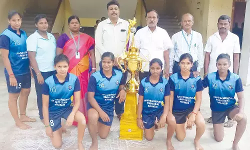 கபடி போட்டியில் கல்லூரி மாணவிகள் சாதனை