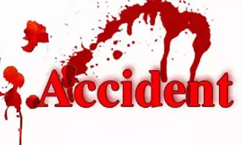 முத்தூர் அருகே மொபட் மீது மோட்டார் சைக்கிள்மோதி முதியவர் பலி