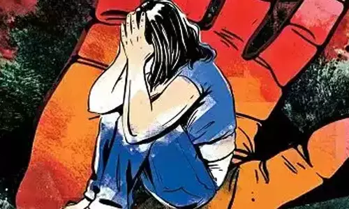 பல்லடம் பஸ் நிலையம் அருகில் மூதாட்டிக்கு பாலியல் தொல்லைகொடுத்த 2 பேர் கைது