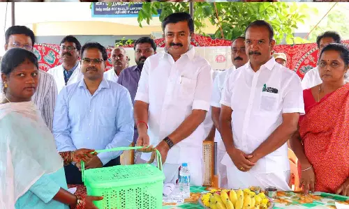 பரஞ்சேர்வழியில்  இலவச மருத்துவ முகாம் - அமைச்சர் மு.பெ.சாமிநாதன் தொடங்கி வைத்தார்