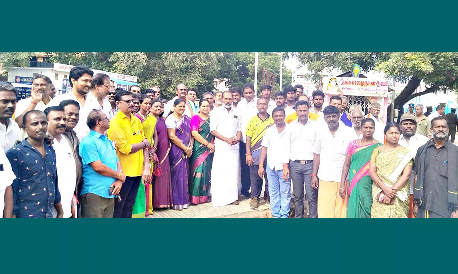 மதுரை ெரயில் நிலைய வளாகத்தில் உள்ள கோவிலை அகற்றக்கூடாது- பா.ஜனதா, இந்து அமைப்புகள் மனு மதுரை ெரயில் நிலைய வளாகத்தில் உள்ள கோவிலை அகற்றக்கூடாது- பா.ஜனதா, இந்து அமைப்புகள் மனு