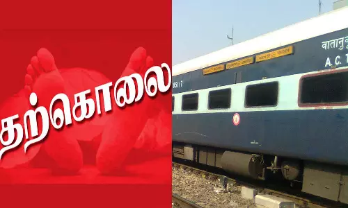 கவுகாத்தி எக்ஸ்பிரஸ் ரெயில் கழிவறையில் வாலிபர் தற்கொலை