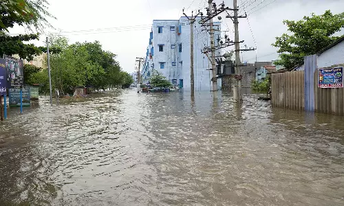 நள்ளிரவில் கொட்டி தீர்த்த கனமழை: ஈரோட்டில் 100-க்கும் மேற்பட்ட வீடுகளுக்குள் மழை நீர் புகுந்தது