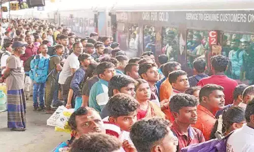 கோவை சந்திப்புக்கு  செல்லாமல் போத்தனூர்  வழியாக இயக்கப்படும் ரெயில்களால்  திருப்பூர் உள்பட 3 மாவட்ட பயணிகள் பாதிப்பு