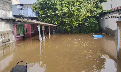 திருப்பூரில் விடிய விடிய கொட்டித்தீர்த்த கனமழை: வீடுகளுக்குள் தண்ணீர் புகுந்ததால் பொதுமக்கள் பாதிப்பு