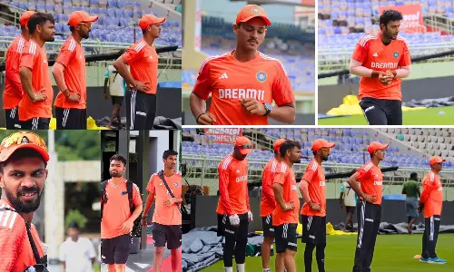 நாளை முதல் டி20 போட்டி: விசாகப்பட்டினம் சென்றடைந்த இந்திய வீரர்கள்- வீடியோ