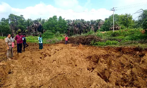 சிவகிரி கண்மாய் பகுதியில் அதிகாரிகள் ஆய்வு