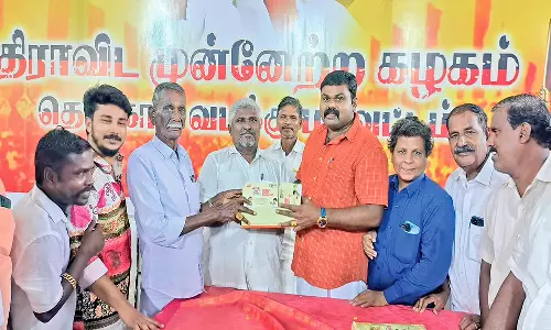 தி.மு.க. சிறுபான்மை உரிமை நல அணி சார்பில் நீட் எதிர்ப்பு கையெழுத்து பெற்ற 1,000 அட்டைகள்-ராஜா எம்.எல்.ஏ.விடம் வழங்கினர்