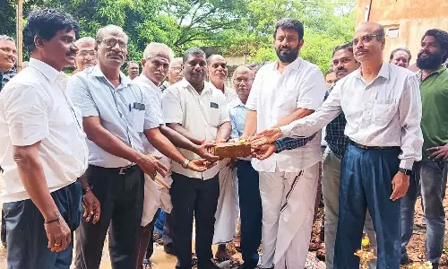 கிராம நிர்வாக அலுவலகம் கட்ட பூமி பூஜை