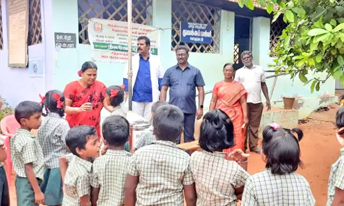 சாத்தான்குளம் அருகே மாணவ-மாணவிகளுக்கு நிலவேம்பு குடிநீர்