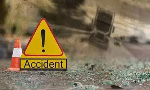 மொபட் மீது டவுன் பஸ் மோதியதில் பில்டிங் கான்ட்ராக்டர் பலி