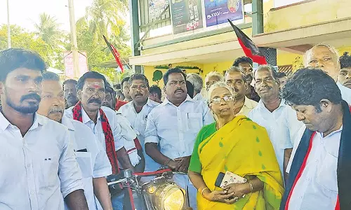 வேதாரண்யத்திற்கு வந்த தி.மு.க. இளைஞரணி பிரசார குழுவிற்கு வரவேற்பு